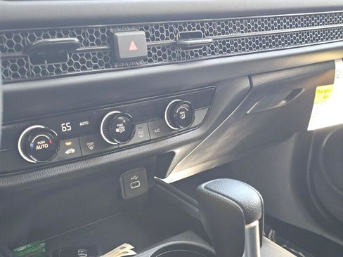 Certified 2025 Honda HR-V LX image 29