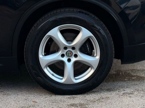 Used 2019 Alfa Romeo Stelvio image 3