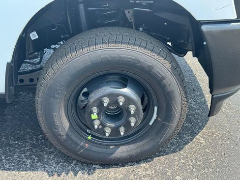 New 2026 RAM 3500 Tradesman AWD/4WD image 9