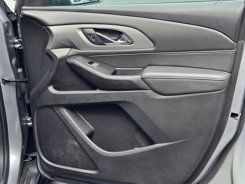 Used 2023 Chevrolet Traverse LT image 5