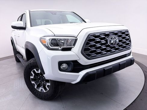 Used 2021 Toyota Tacoma TRD Off-Road w/ Technology Package AWD/4WD image 3