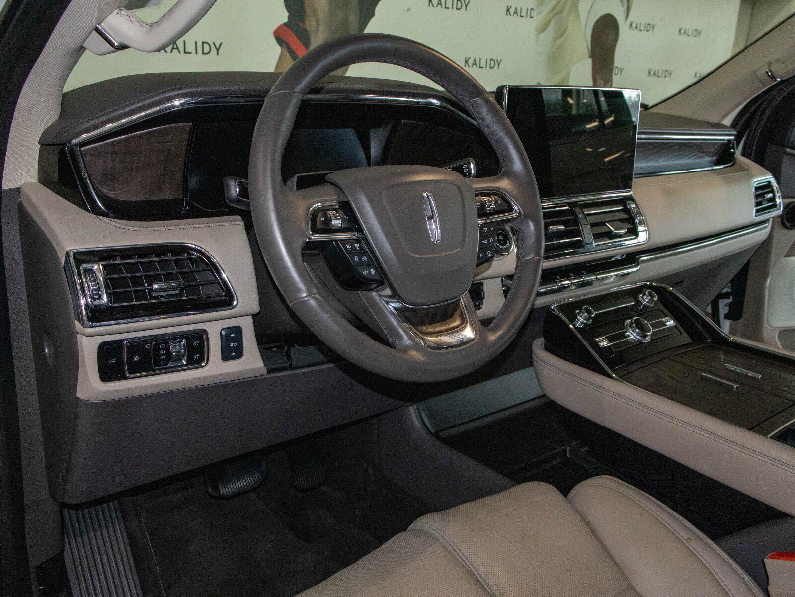 Used 2024 Lincoln Navigator Reserve AWD/4WD image 6