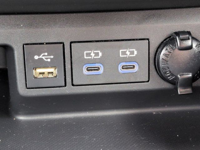Used 2022 Toyota Highlander XLE FWD image 22