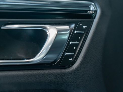 Certified 2026 Porsche Macan AWD/4WD image 13