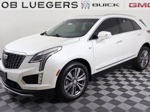 Used 2020 Cadillac XT5 Premium Luxury FWD image 3