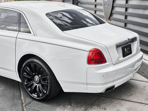 Used 2018 Rolls-Royce Ghost RWD image 11