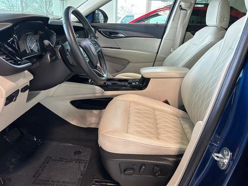 Used 2022 Buick Envision Avenir w/ Technology Package II image 16