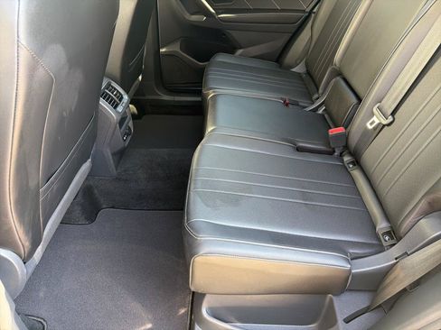 Used 2024 Volkswagen Tiguan SE AWD/4WD image 19