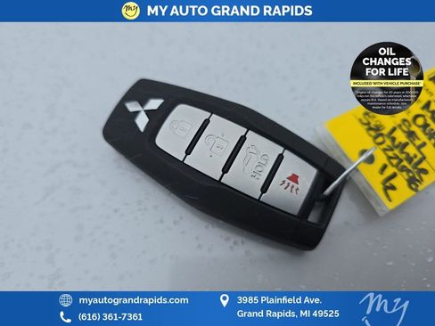 Used 2025 Mitsubishi Outlander SEL image 37