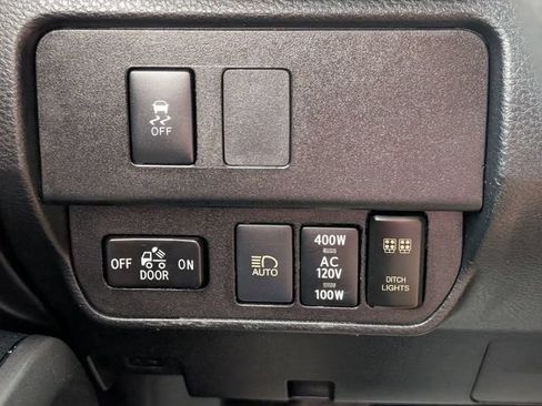 Used 2020 Toyota Tacoma TRD Sport AWD/4WD image 16