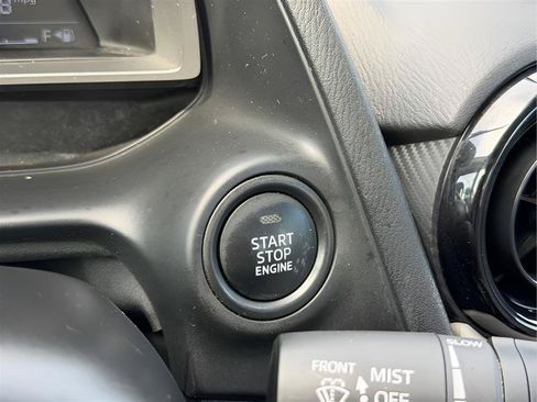 Used 2020 Toyota Yaris L FWD image 48