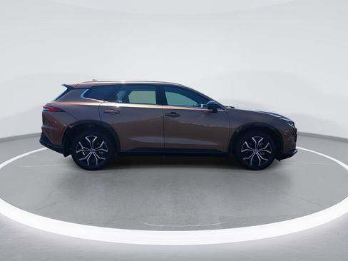 Used 2025 Toyota Crown Signia image 9