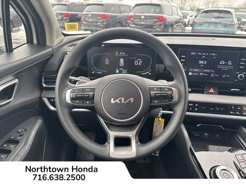 Used 2023 Kia Sportage LX image 19