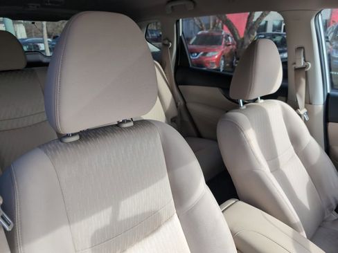 Used 2017 Nissan Rogue SV w/ SV Premium Package image 24