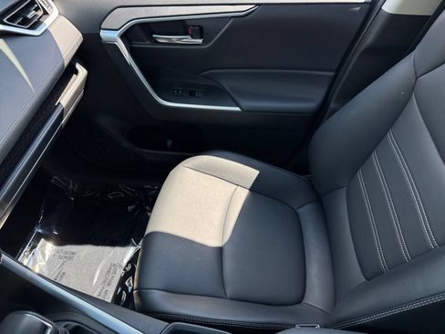 Certified 2022 Toyota RAV4 XLE Premium AWD/4WD image 30