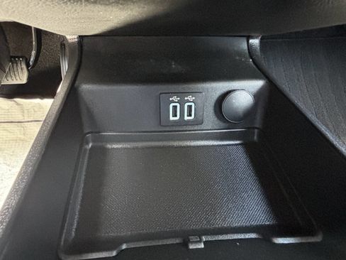 Used 2019 Ford Fusion SE FWD image 25