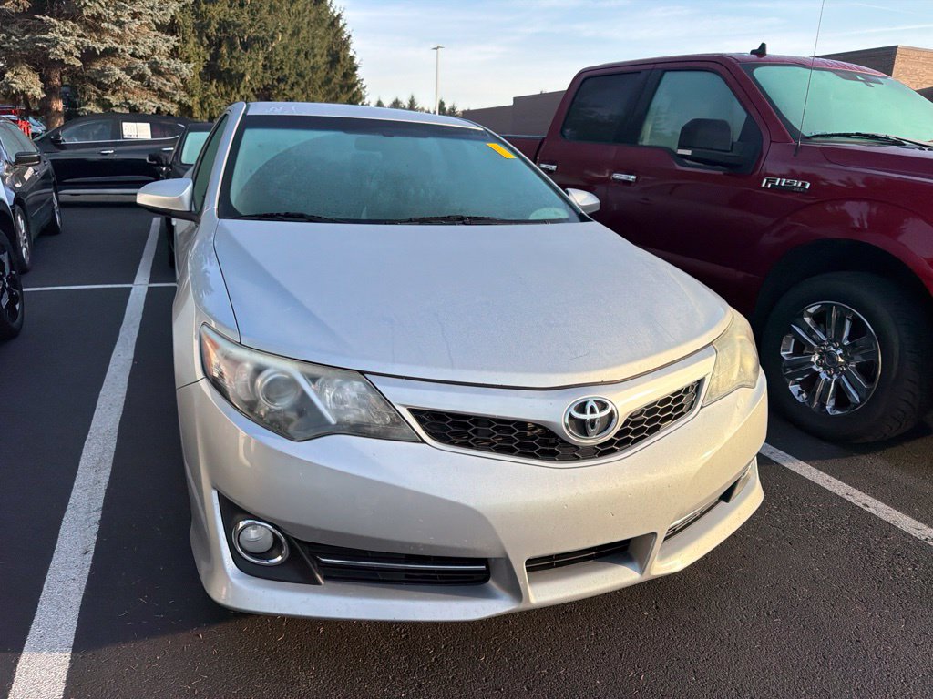 Used 2012 Toyota Camry SE FWD image 5