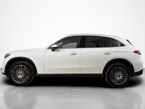 Used 2026 Mercedes-Benz GLC 300 image 2
