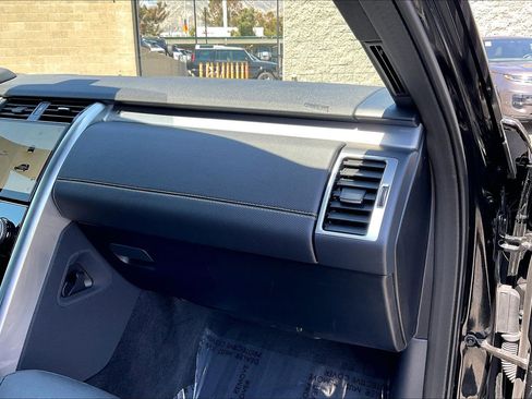 Used 2024 Land Rover Discovery Dynamic SE AWD/4WD image 18