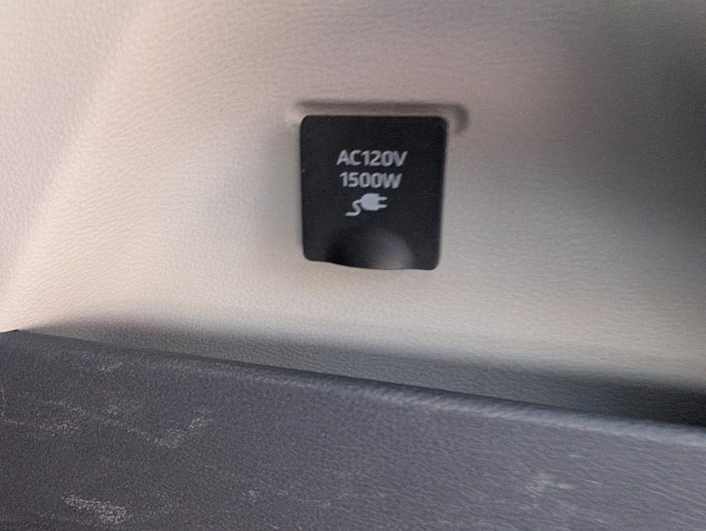 Certified 2022 Toyota Sienna XLE w/ XLE Plus Package FWD image 35