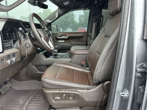 Used 2023 GMC Sierra 1500 Denali w/ Technology Package AWD/4WD image 9