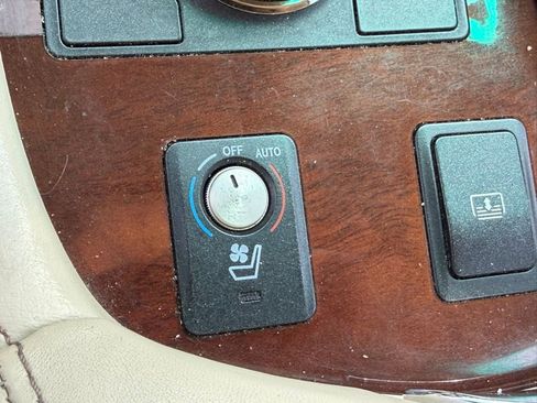 Used 2014 Lexus LS 460 w/ Comfort Package image 29