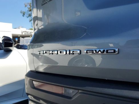 Used 2025 GMC Acadia AT4 AWD/4WD image 7