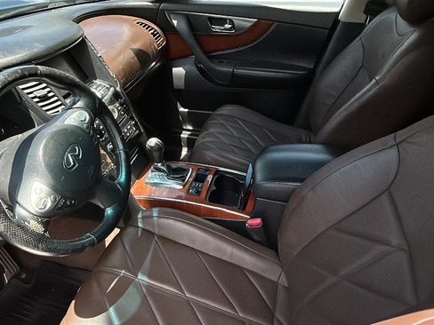 Used 2009 INFINITI FX35 2WD w/ Technology Pkg image 10