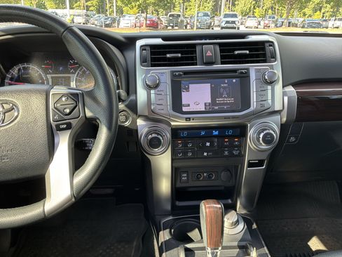 Used 2017 Toyota 4Runner Limited AWD/4WD image 30