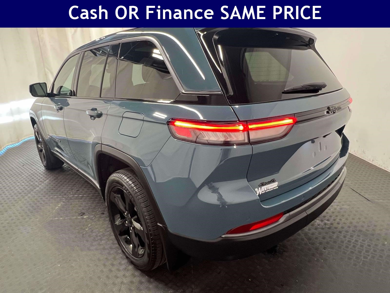 Used 2026 Jeep Grand Cherokee Limited w/ Limited Altitude Package AWD/4WD image 8