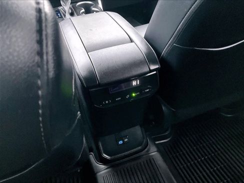 Used 2022 Toyota Highlander XLE image 28