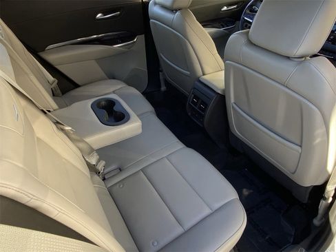 Used 2021 Cadillac XT4 Luxury w/ Cold Weather Package image 15