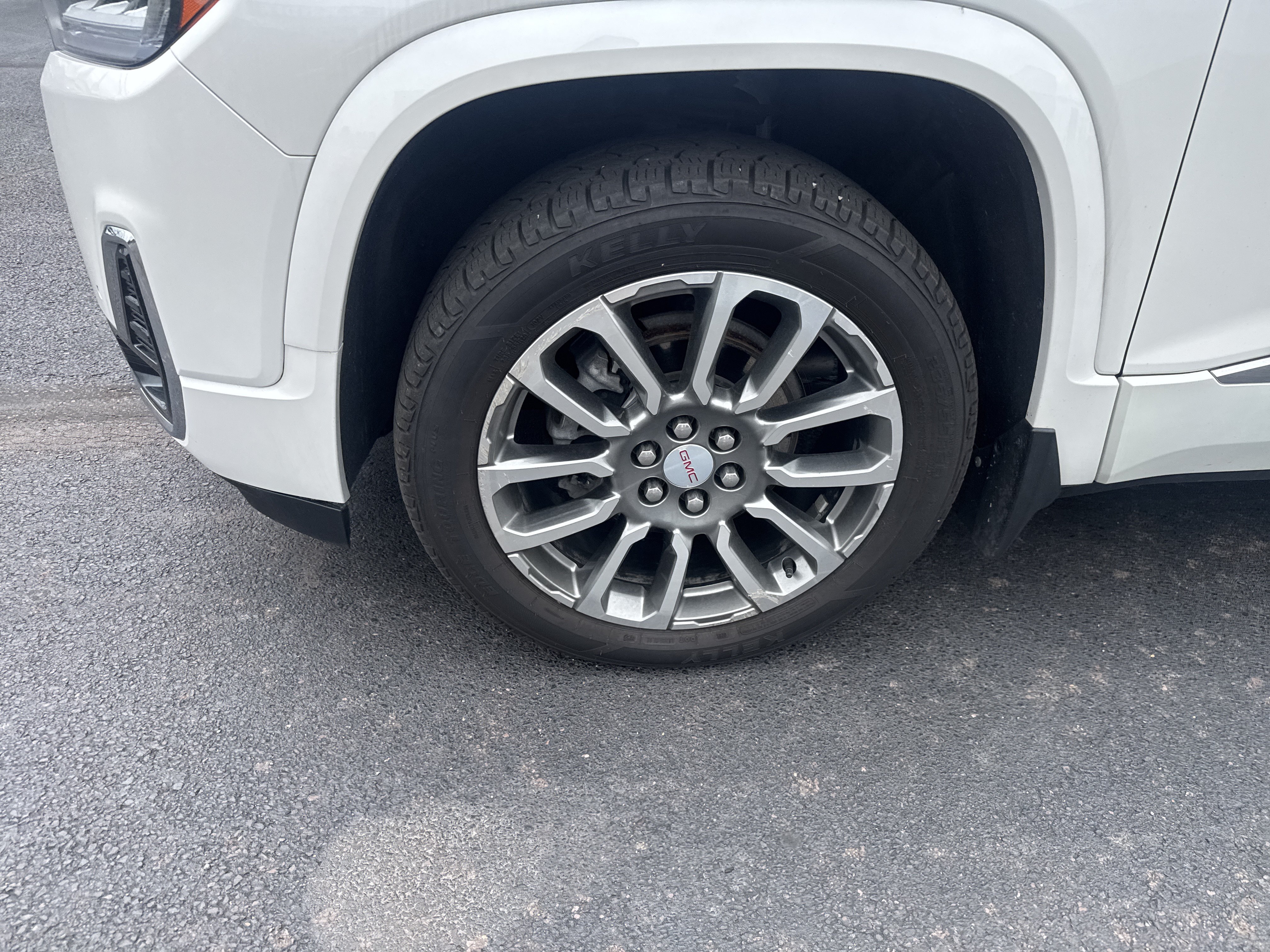 Used 2023 GMC Acadia Denali AWD/4WD image 11