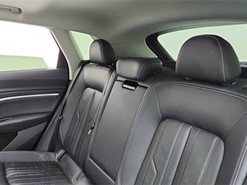 Used 2024 Audi Q8 e-tron Premium image 29