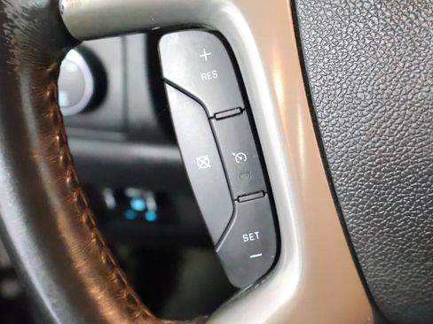 Used 2009 Chevrolet Avalanche LT w/ Luxury Package AWD/4WD image 35