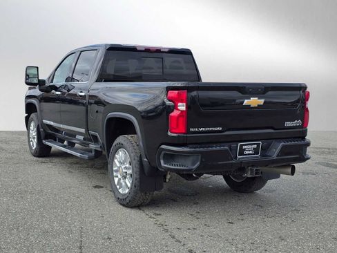 Used 2024 Chevrolet Silverado 2500 High Country w/ High Country Premium Package AWD/4WD image 5