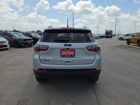 New 2026 Jeep Compass Latitude AWD/4WD image 13