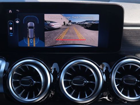 New 2026 Mercedes-Benz GLB 250 4MATIC image 16