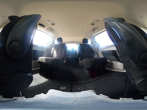 Used 2023 Chrysler Voyager LX FWD image 40
