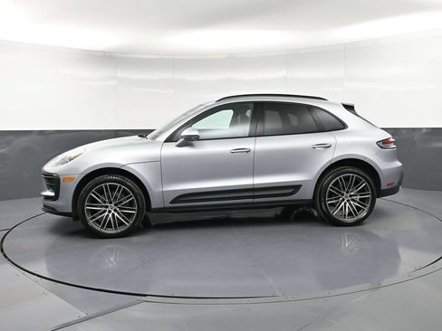Certified 2026 Porsche Macan AWD/4WD image 2
