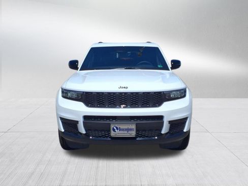 New 2025 Jeep Grand Cherokee L Altitude image 3