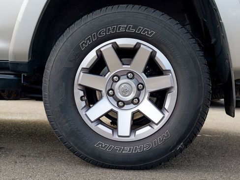 Used 2014 Toyota 4Runner Limited image 14