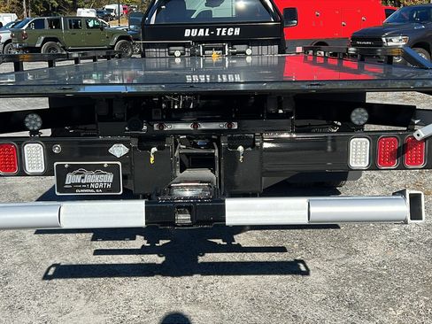 New 2025 RAM 5500 4x4 Regular Cab image 15