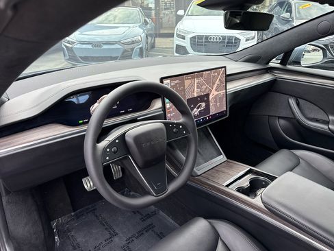 Used 2022 Tesla Model S Standard Range image 19