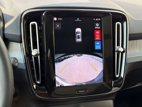 Used 2023 Volvo XC40 B5 Plus w/ Protection Package Premier AWD/4WD image 20