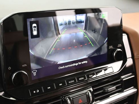 Used 2023 Nissan Pathfinder Platinum image 29