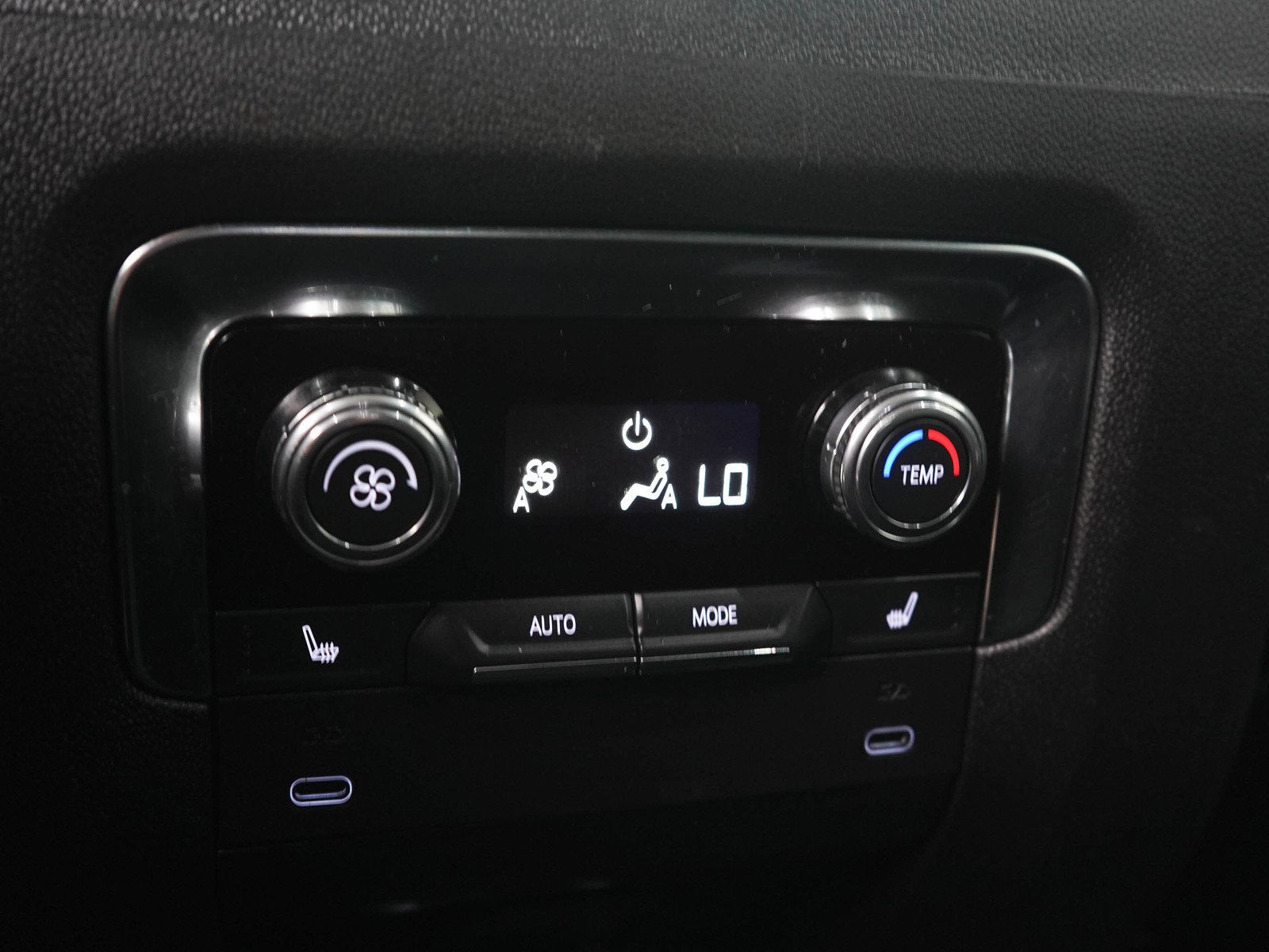 Used 2025 GMC Yukon Denali w/ Sun & Power Step Package AWD/4WD image 17