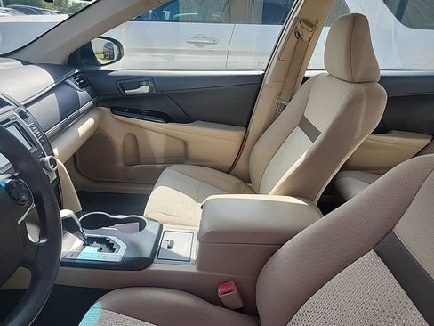 Used 2014 Toyota Camry LE FWD image 11