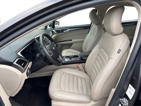 Used 2017 Ford Fusion SE image 9