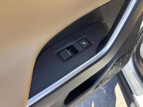 Used 2021 Toyota RAV4 Limited image 12